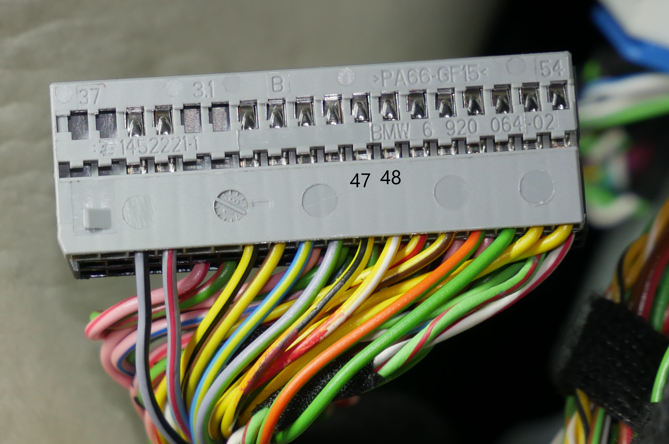 CON8 Stecker – Pin 47 und Pin 48