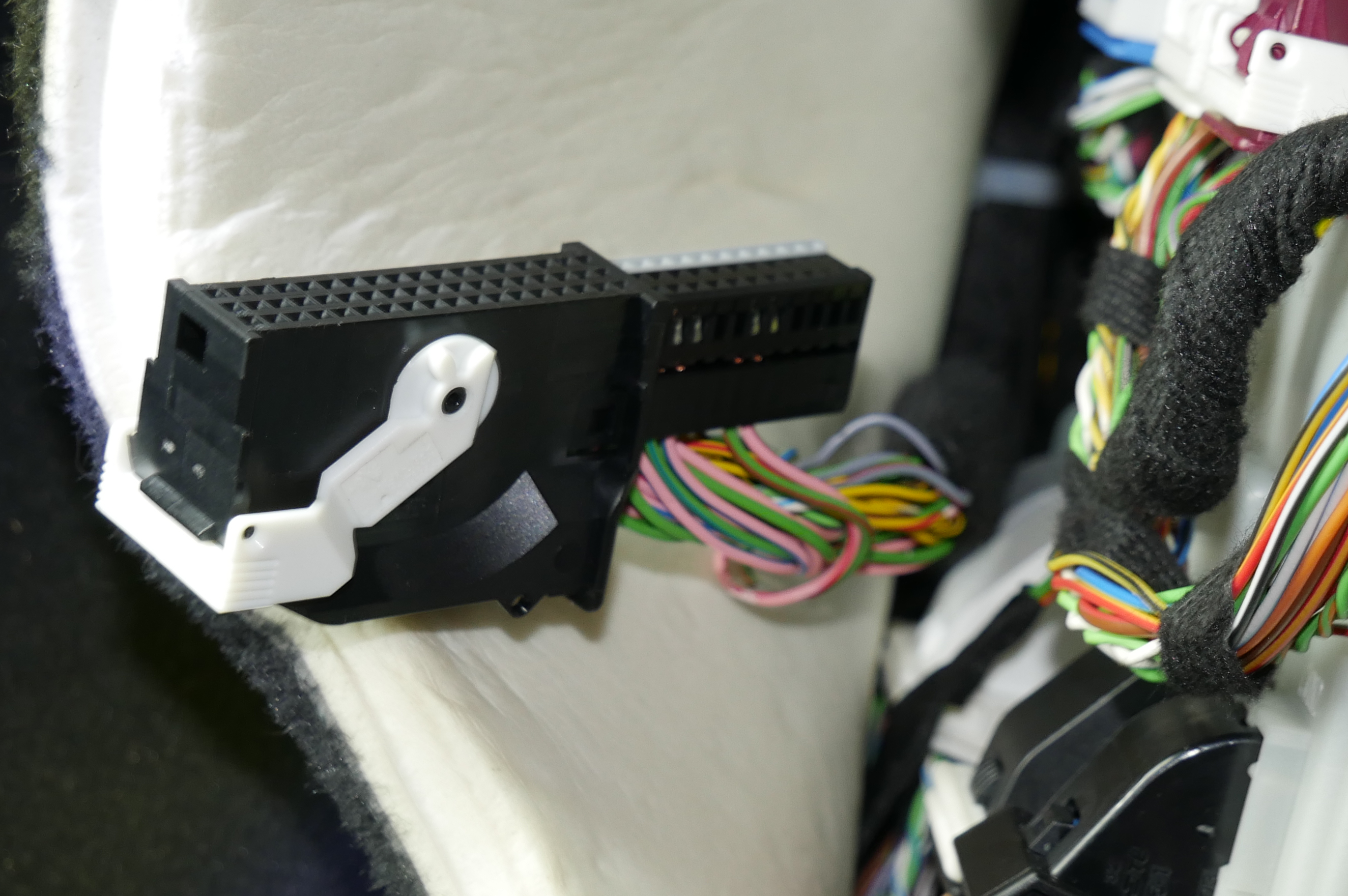 CON8 Stecker demontieren